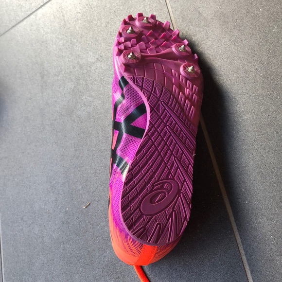 Girls ASICS metal running spikes. - Picture 2 of 5